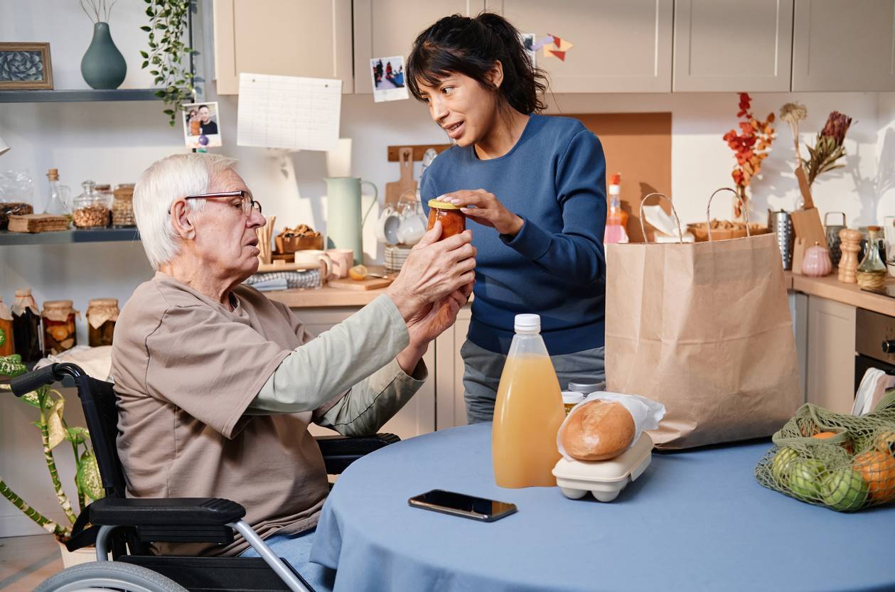aide aux repas à domicile personnes âgées